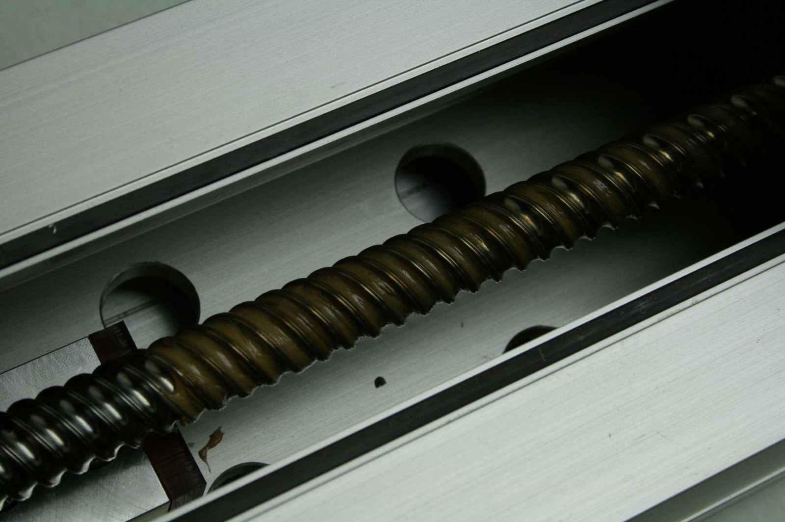 IAI Intelligent Actuator ISD-S-16-60-200-CR Ball Screw Actuator 200mm Travel 60W - Used - Image 9