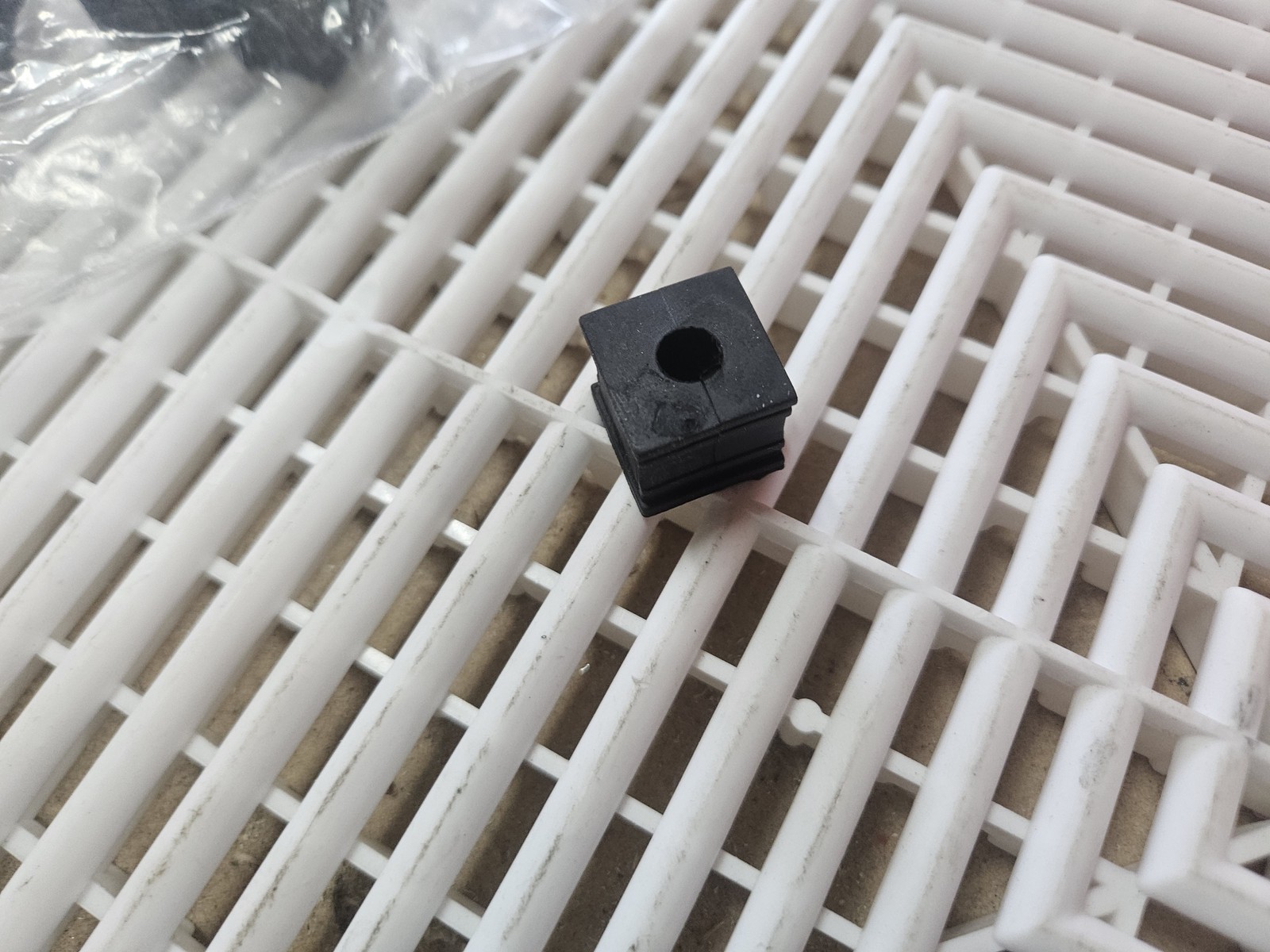 Icotek 41308 KT 8 8-9mm Cable Entry Grommet Square Snap-In (Lot of 10) - New - Image 4
