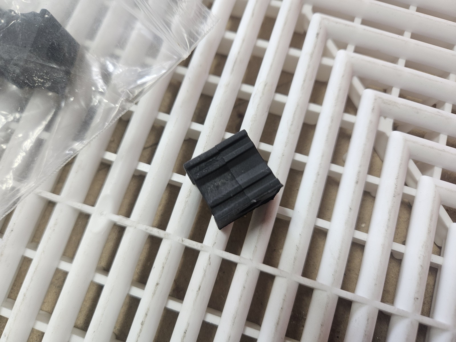 Icotek 41308 KT 8 8-9mm Cable Entry Grommet Square Snap-In (Lot of 10) - New - Image 5