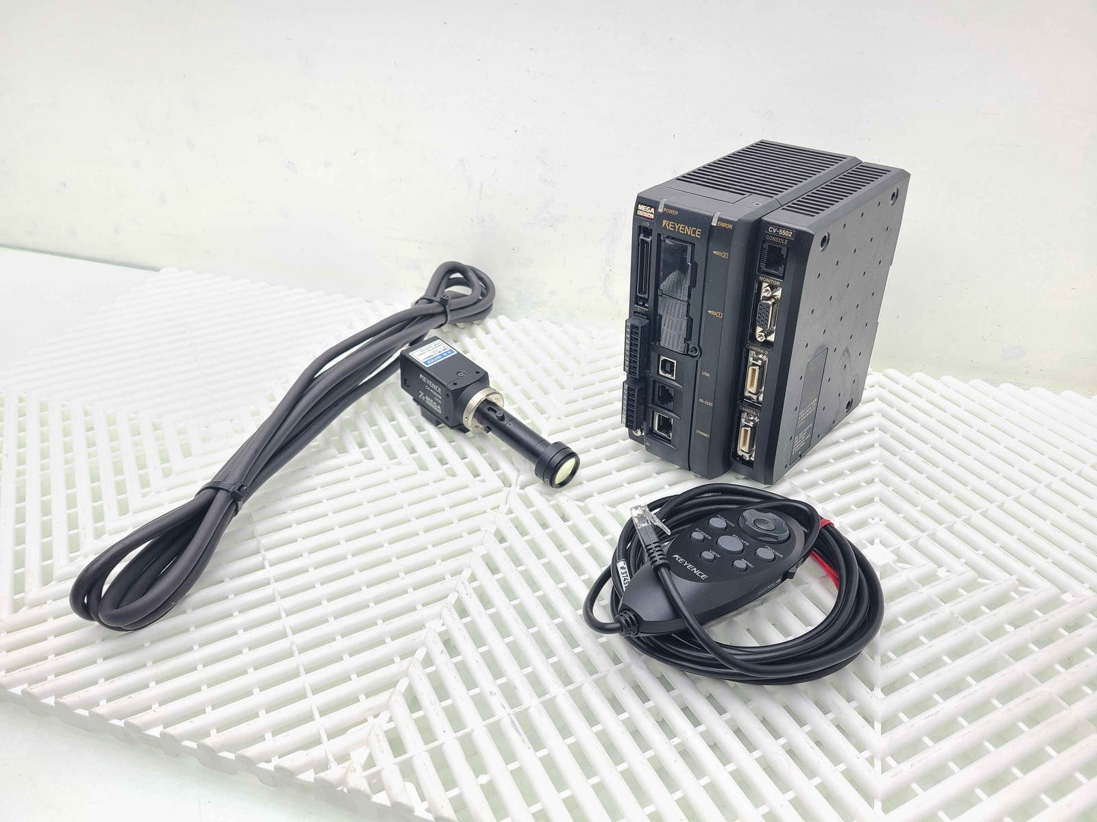 Keyence CV-5502 Console w/ Keyence CV-H200M Camera w/ Lens CA-LM4 and Filter - Used