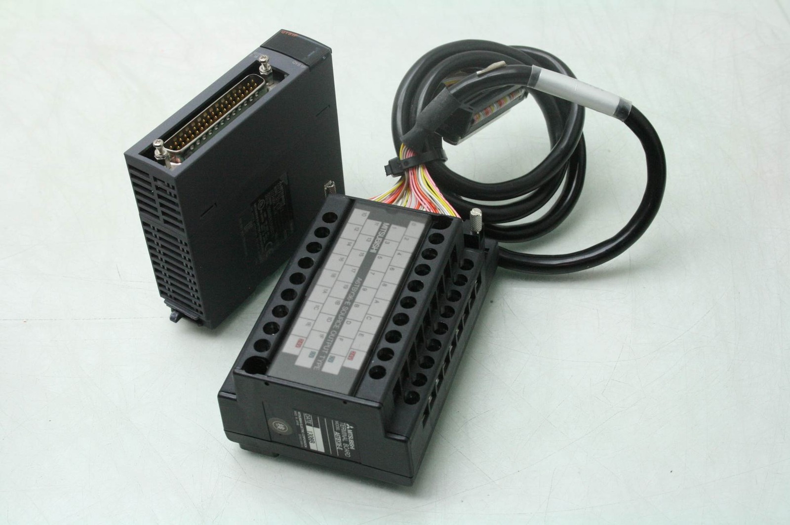 Mitsubishi QY81P Output Module PLC 12/24VDC with Terminal Board A6TBY36-E - Used