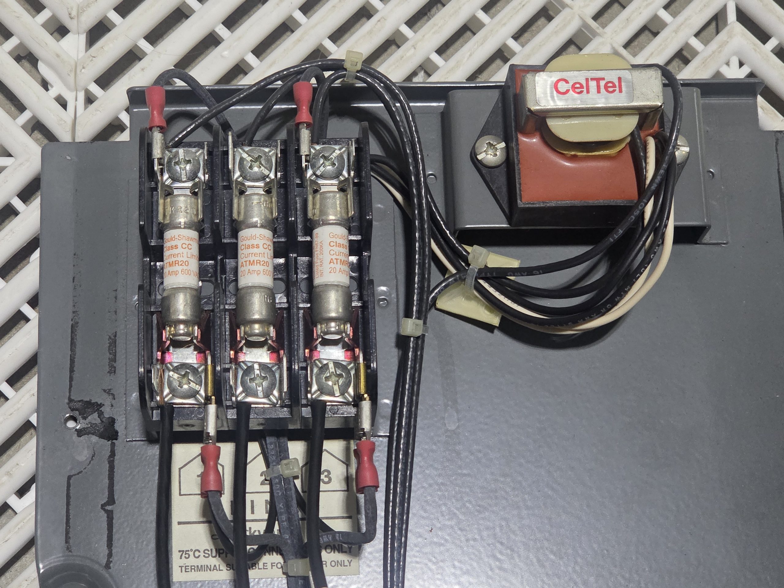 Myron Zucker KIM43002X-3 2.5kVAR 480V 3Ph CALMOUNT Cap Bank Used - Used - Image 18