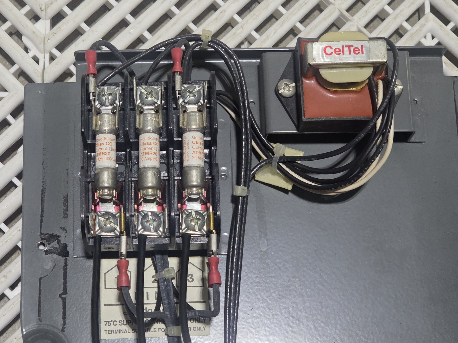 Myron Zucker KIM43002X-3 2.5kVAR 480V 3Ph CALMOUNT Cap Bank Used - Used - Image 6