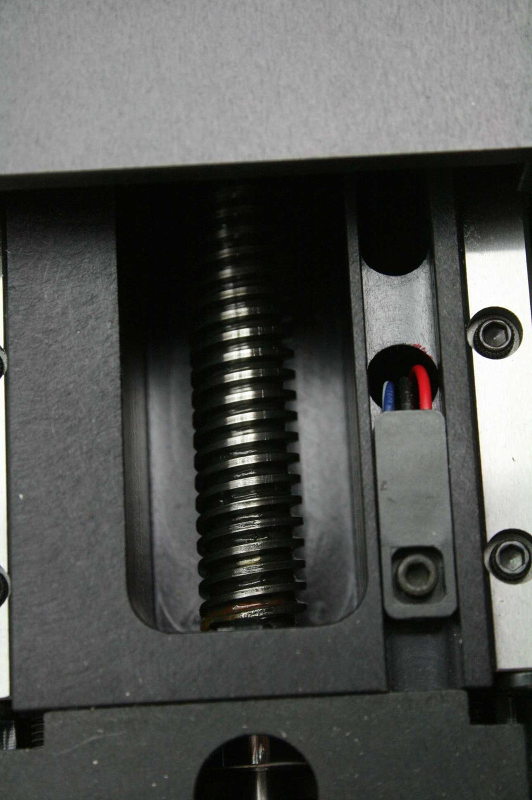 NEAT 704 Brushless Servo Drive Cross Roller Linear Actuators Anti-Backlash Screw - Used - Image 10