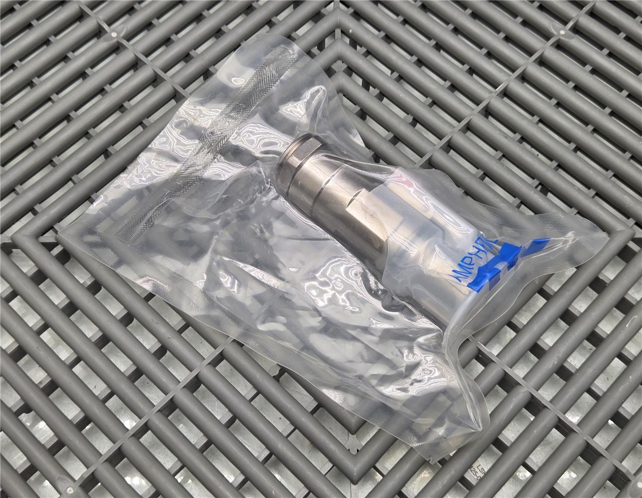 New Amphenol PL18X-301-70-5 PowerLok Connector - New - Image 3