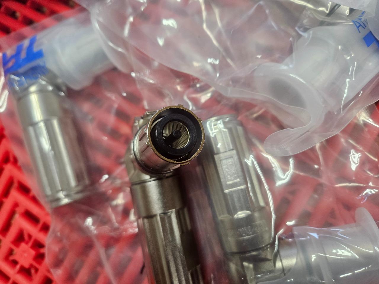 New Amphenol PL28X-301-70 PowerLok Right Angle Connector - New - Image 12