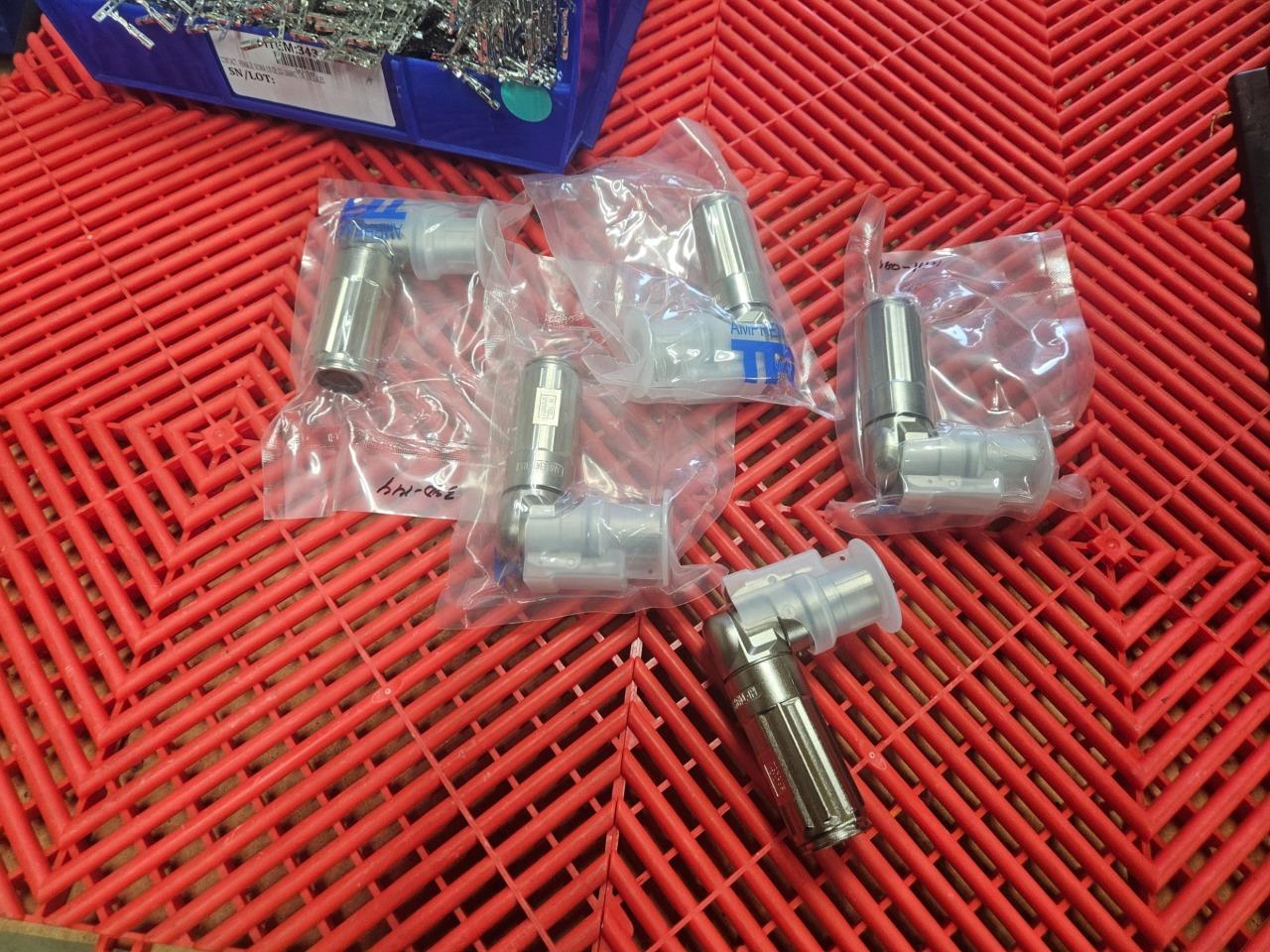 New Amphenol PL28X-301-70 PowerLok Right Angle Connector - New - Image 10