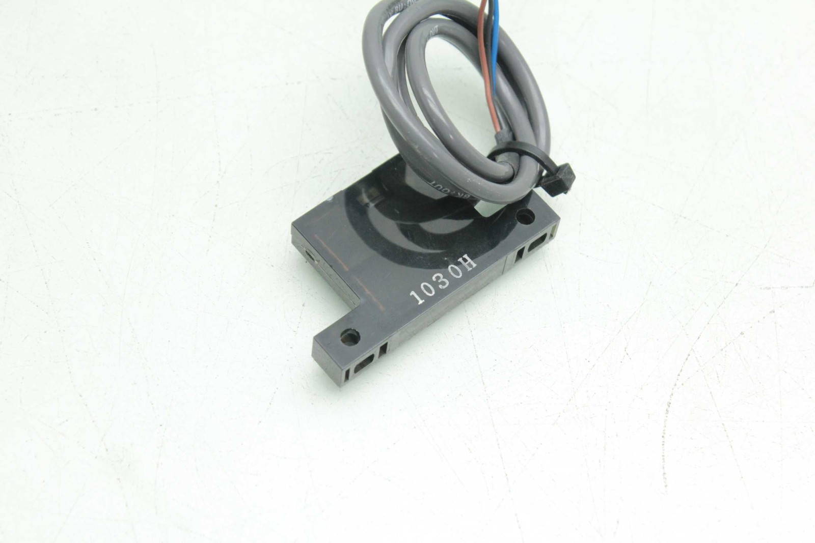 Omron E3HF-DS5E Diffuse-Reflective Photoelectric Sensor / 50mm Sensing Distance - Used - Image 3