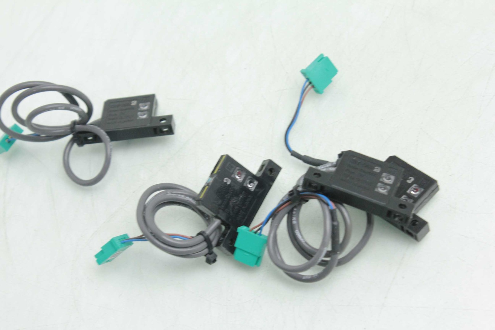 Omron E3HF-DS5E Diffuse-Reflective Photoelectric Sensor / 50mm Sensing Distance - Used - Image 5