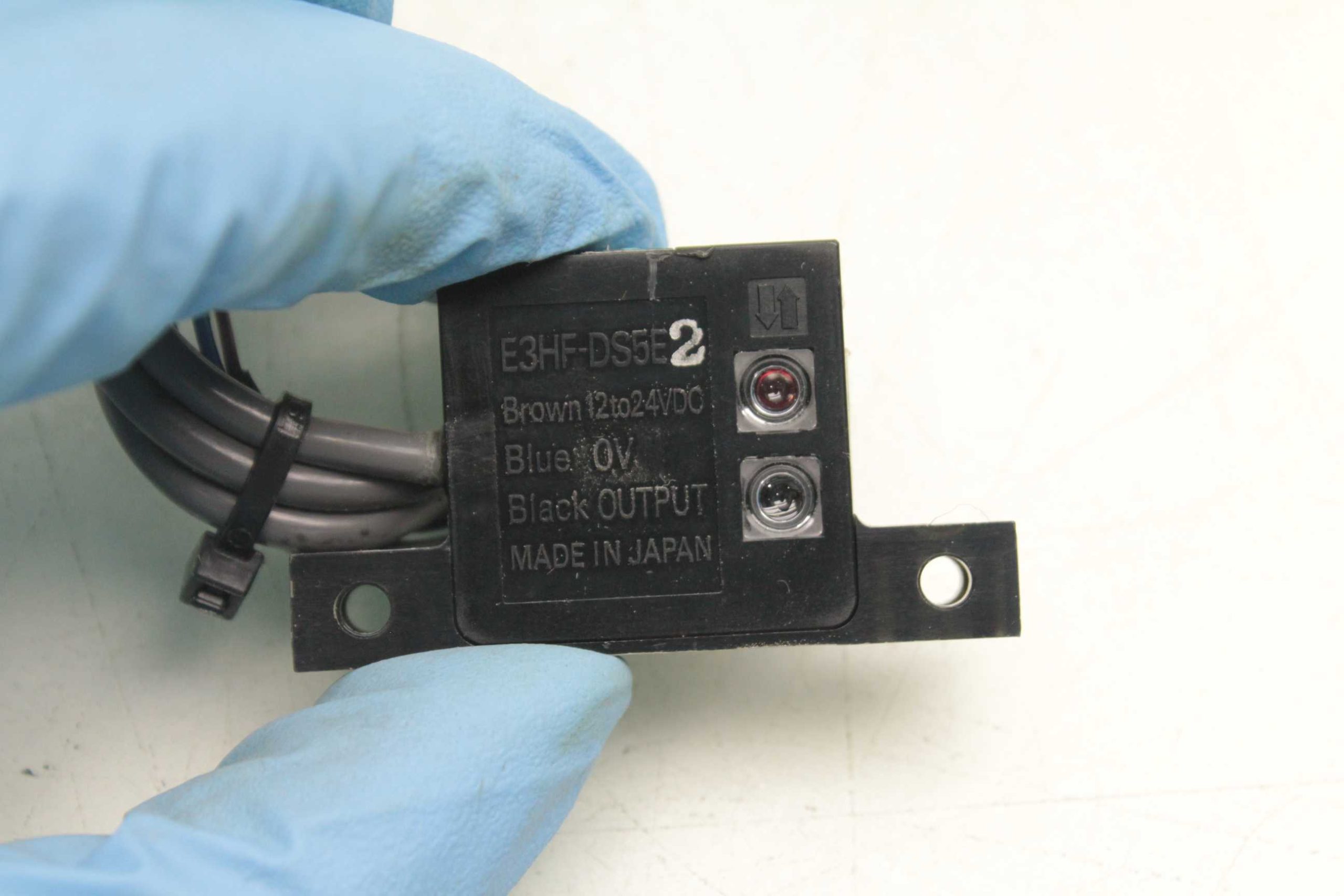 Omron E3HF-DS5E Diffuse-Reflective Photoelectric Sensor / 50mm Sensing Distance - Used - Image 10