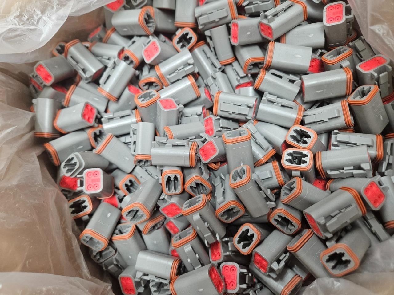 (Qty 1200) New Deutsch DT06-4S-C015 Housing for Female Terminals 4 Position - New - Image 4