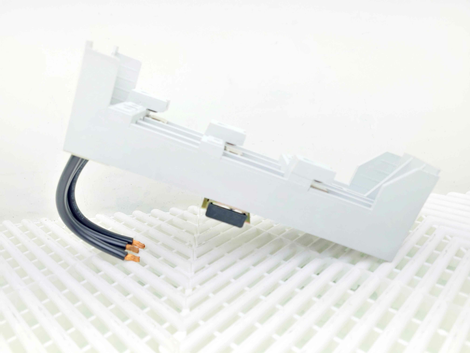 Rittal SV 3036.000 OM Adapters 690VAC 63A 3-Pole Busbars w/ Cables - Used - Image 3