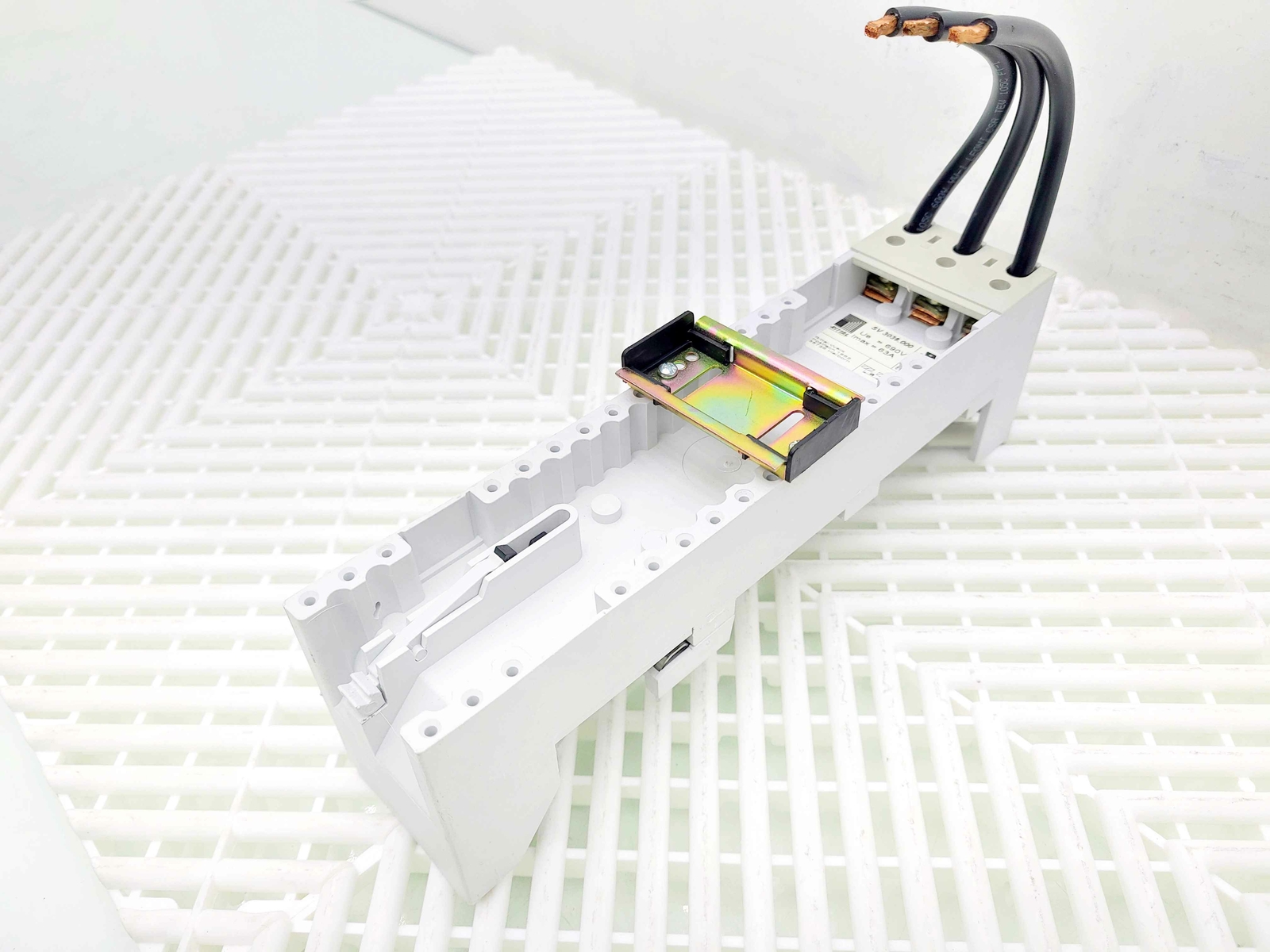 Rittal SV 3036.000 OM Adapters 690VAC 63A 3-Pole Busbars w/ Cables - Used - Image 4