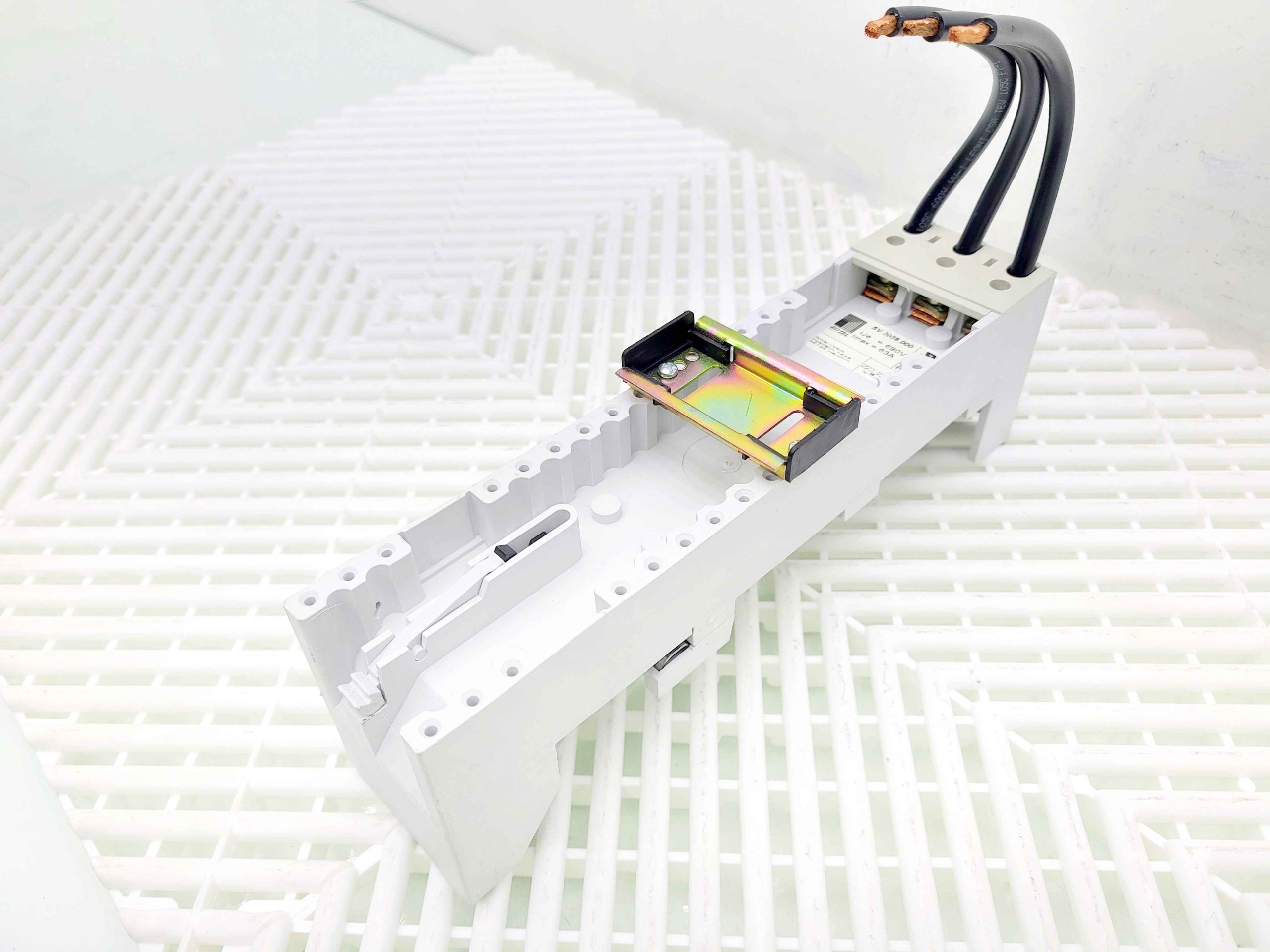 Rittal SV 3036.000 OM Adapters 690VAC 63A 3-Pole Busbars w/ Cables - Used - Image 10