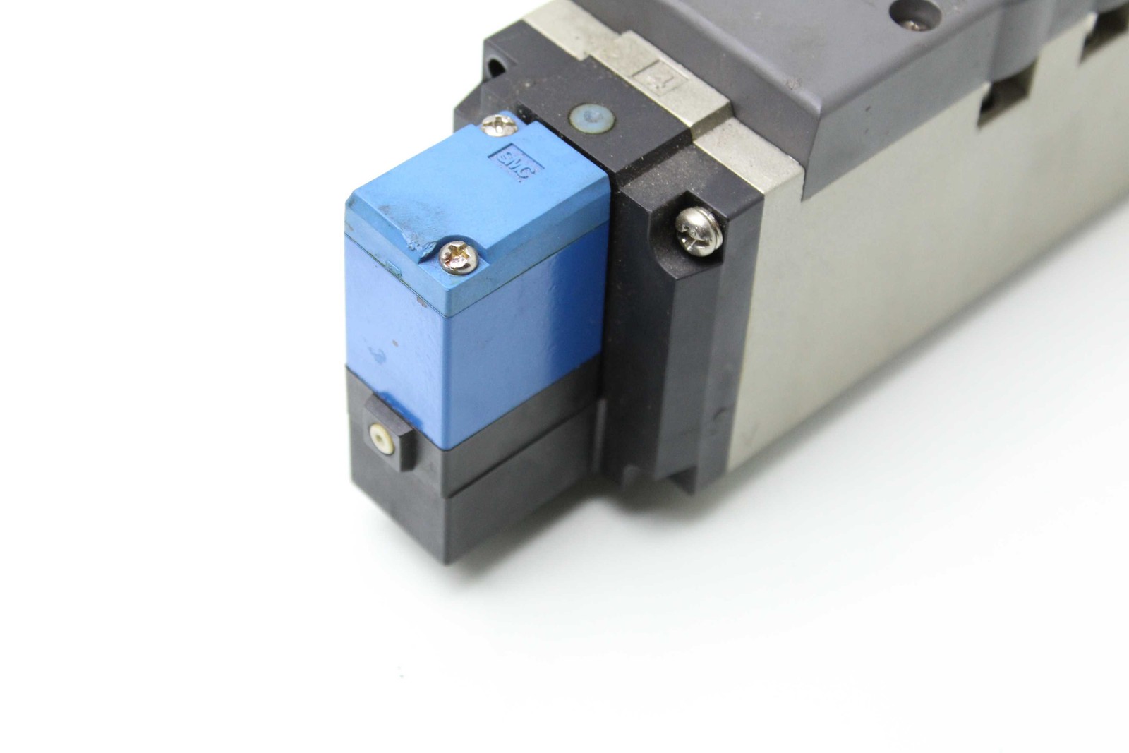 SMC VSS-8-FG-D-3EZ-V1 Solenoid Valve / 24V DC Coil / 142 PSI - Used - Image 3