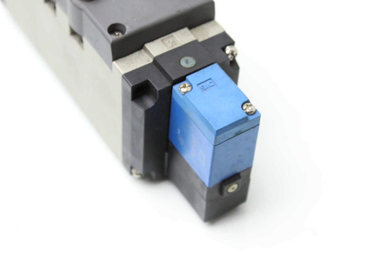 SMC VSS-8-FG-D-3EZ-V1 Solenoid Valve / 24V DC Coil / 142 PSI - Used - Image 4
