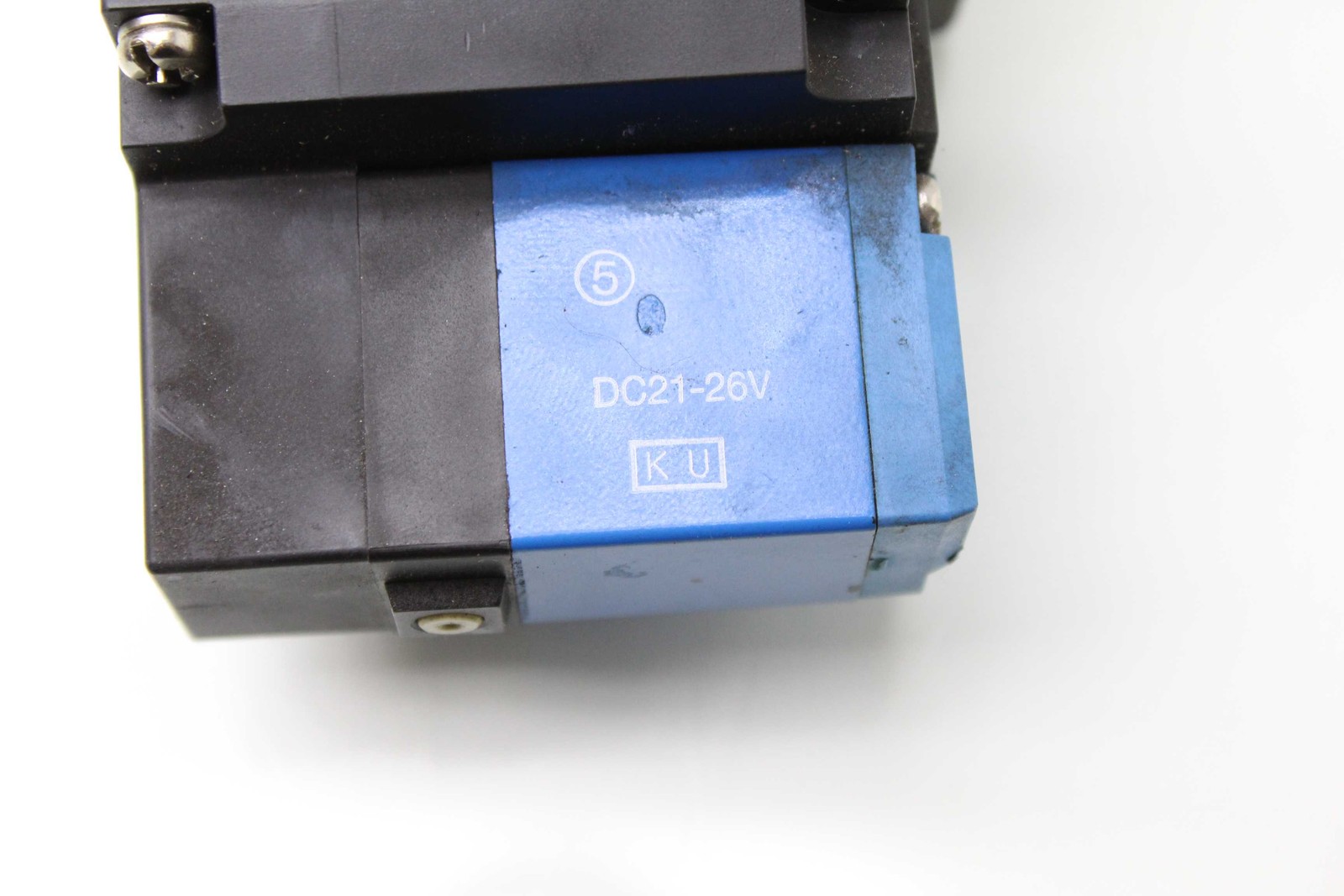 SMC VSS-8-FG-D-3EZ-V1 Solenoid Valve / 24V DC Coil / 142 PSI - Used - Image 6