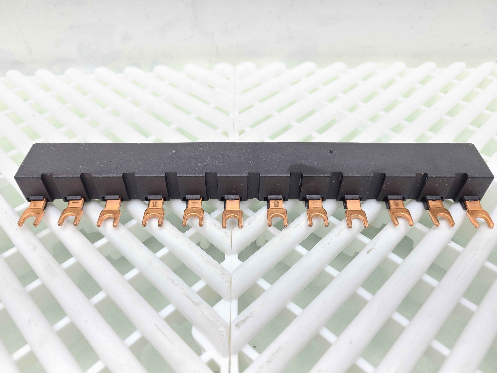 Siemens 3RV1915-1CB 3-Phase Comb Busbar 690Vac, 63A - Used - Image 3