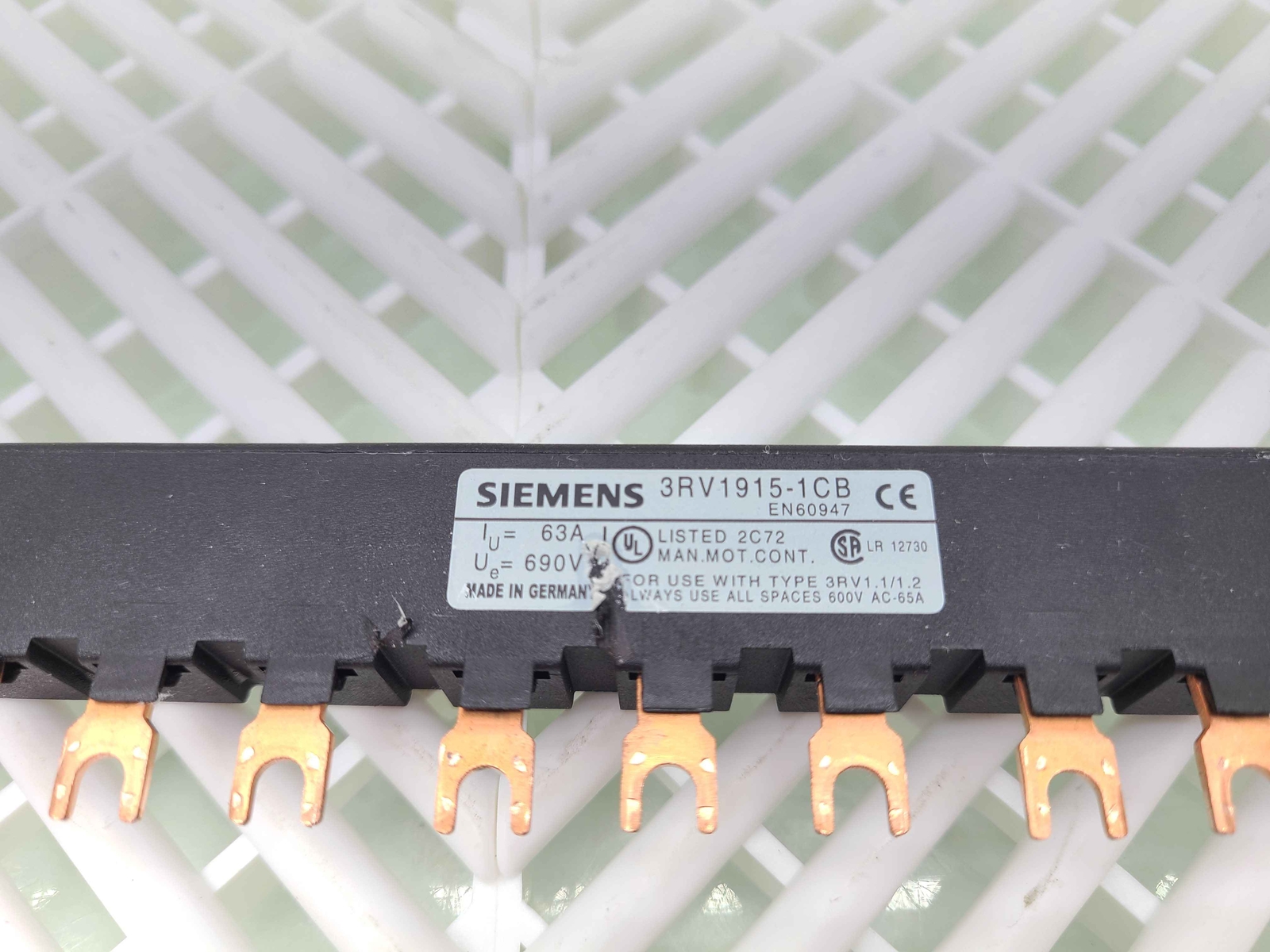 Siemens 3RV1915-1CB 3-Phase Comb Busbar 690Vac, 63A - Used - Image 4