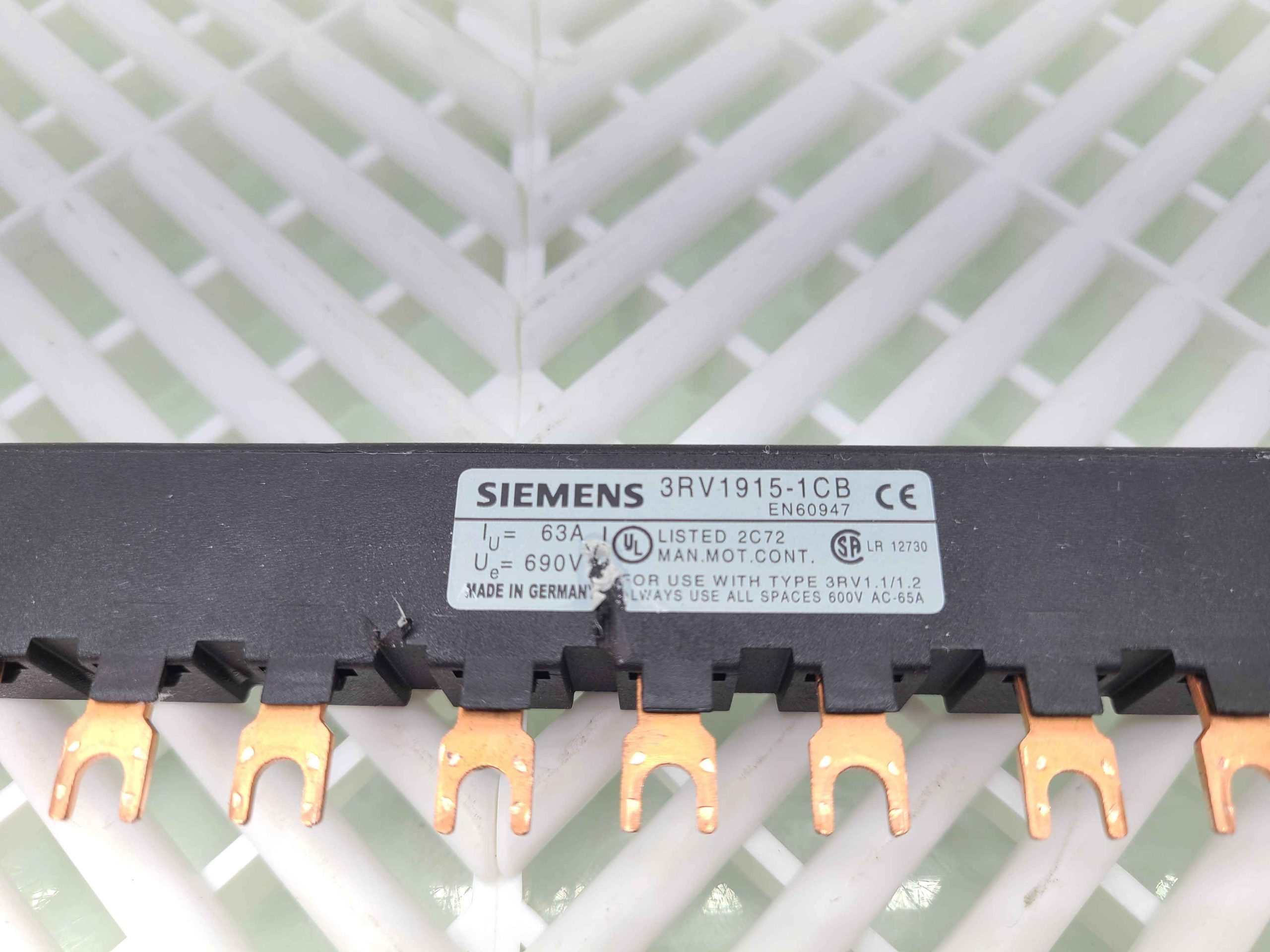 Siemens 3RV1915-1CB 3-Phase Comb Busbar 690Vac, 63A - Used - Image 8