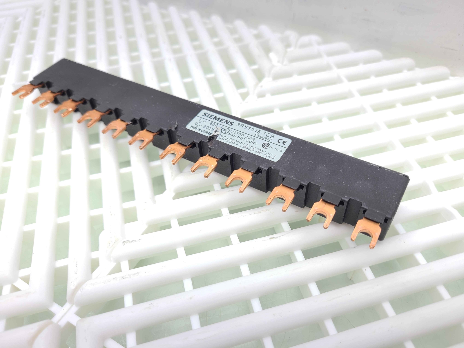 Siemens 3RV1915-1CB 3-Phase Comb Busbar 690Vac, 63A - Used