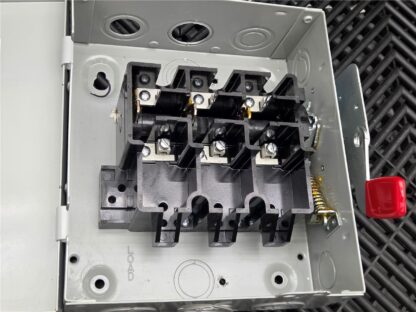 Siemens GNF321 General Duty Enclosed Safety Switch 240V AC / 250V DC Max, 30A - Used - Image 9