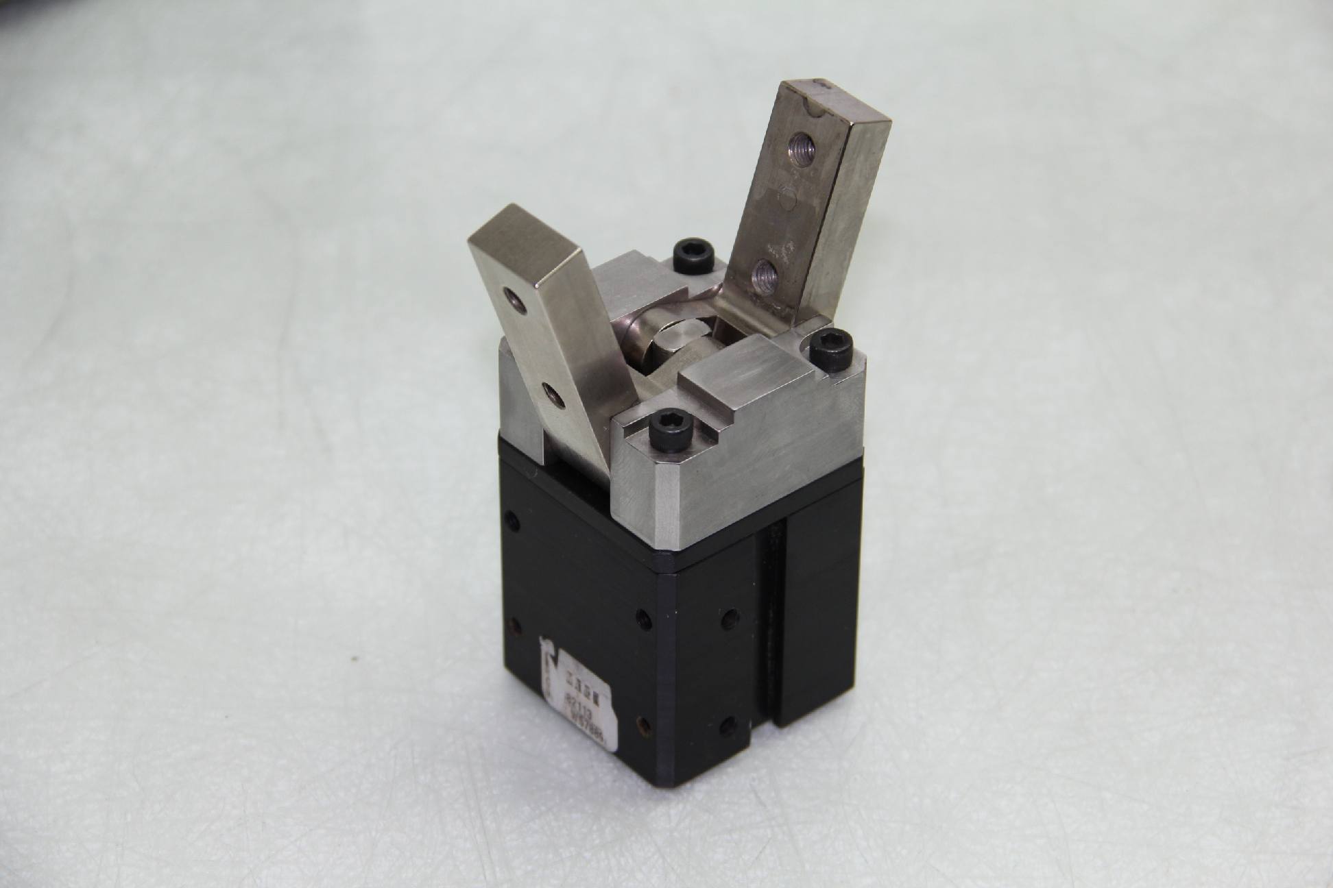 Tolomatic GPA150-JS1 Finger Style Angular Air Gripper 1.5" Bore x 20 Degree - Used - Image 7