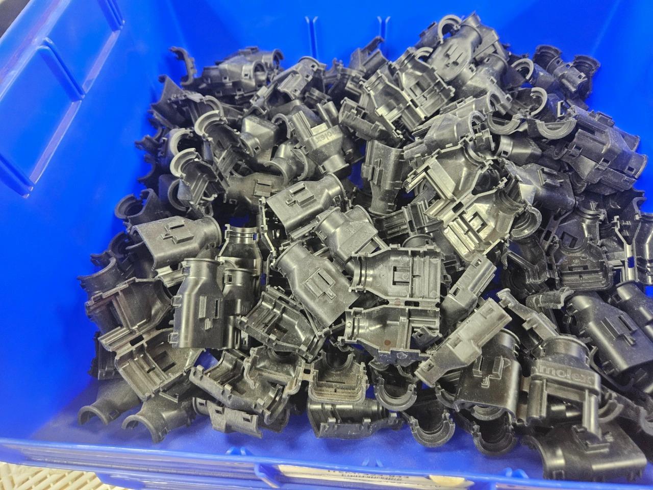 (125) New Molex 34951-1210 MX150 Backshell / Female 12 Way Connector with Ribs - New - Image 12