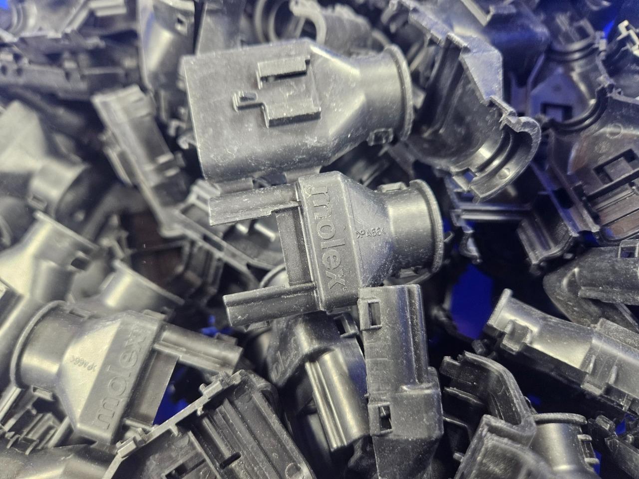 (125) New Molex 34951-1210 MX150 Backshell / Female 12 Way Connector with Ribs - New - Image 13