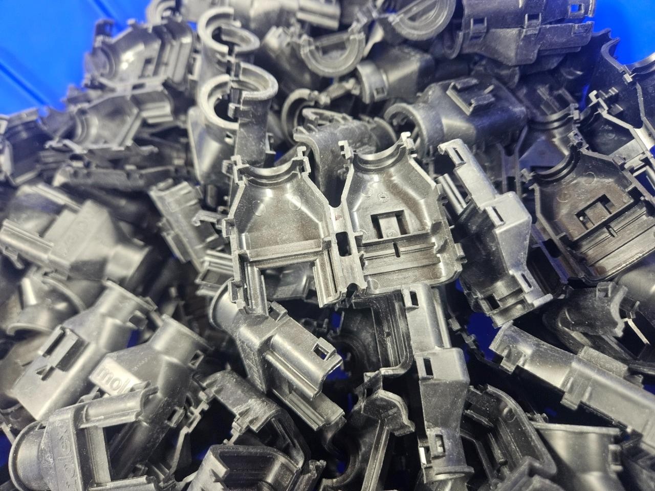 (125) New Molex 34951-1210 MX150 Backshell / Female 12 Way Connector with Ribs - New - Image 6