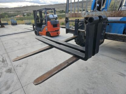 2 Telehandler Forks 5" x 72" x 2-1/4" Pin Shaft Mount 10800 lb for Genie JLG - Seller refurbished - Image 4