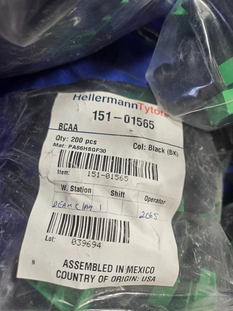 (25) HellermanTyton 151-01565 Panel Mount Wedge Clip Zip Tie Base 0 - 0.2" Range - New - Image 11