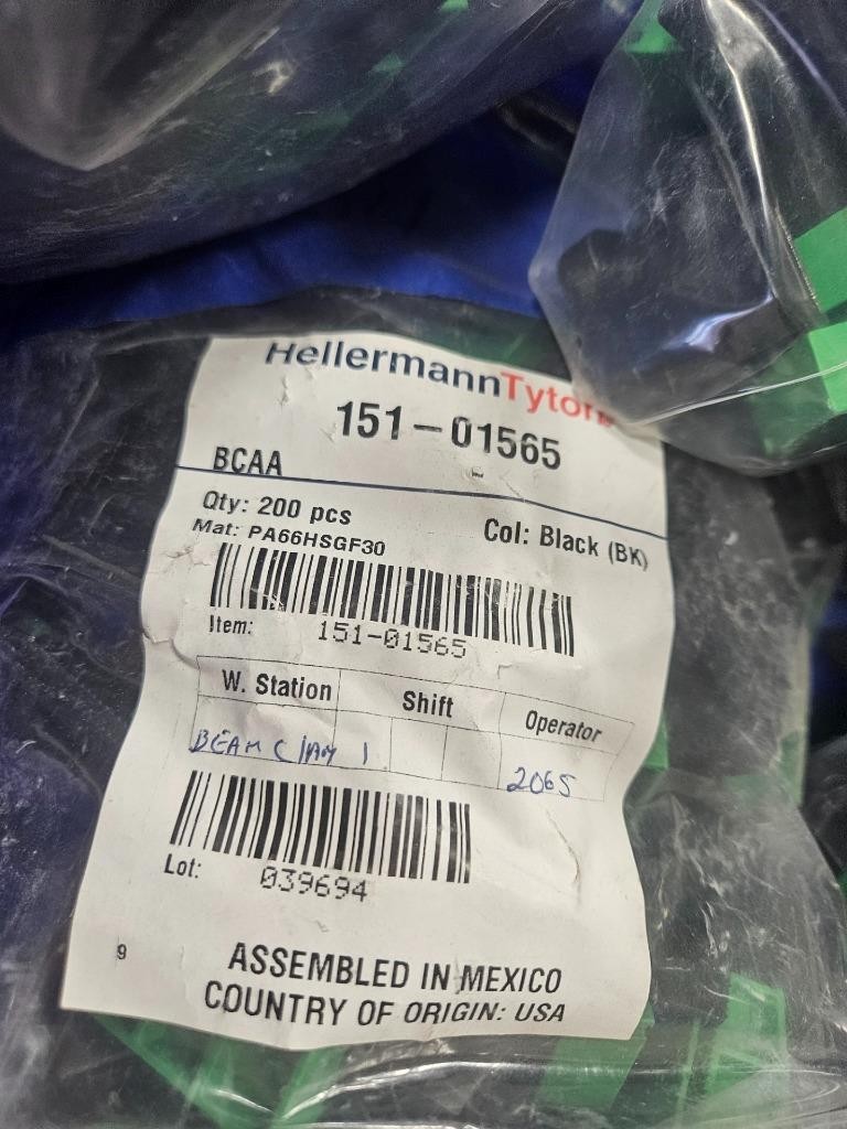 (25) HellermanTyton 151-01565 Panel Mount Wedge Clip Zip Tie Base 0 - 0.2" Range - New - Image 3