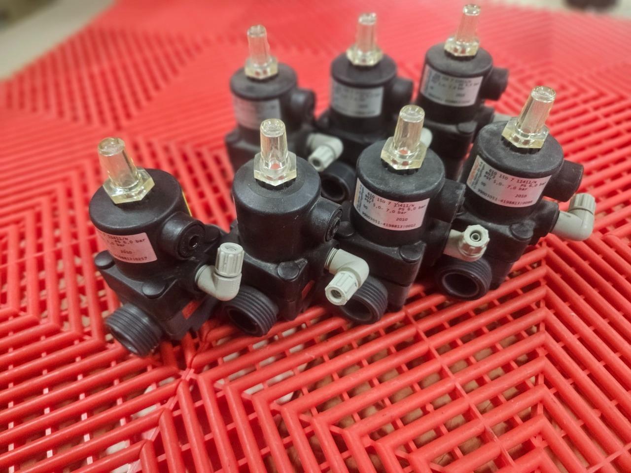 (7) Gemu 610 15D 7 11411/N Pneumatic Pilot Diaphragm Valve DN15 - Used - Image 12