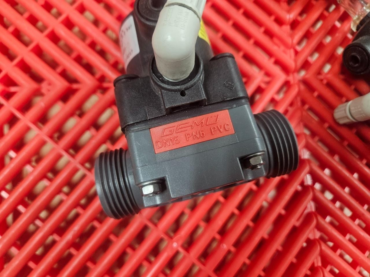 (7) Gemu 610 15D 7 11411/N Pneumatic Pilot Diaphragm Valve DN15 - Used - Image 9