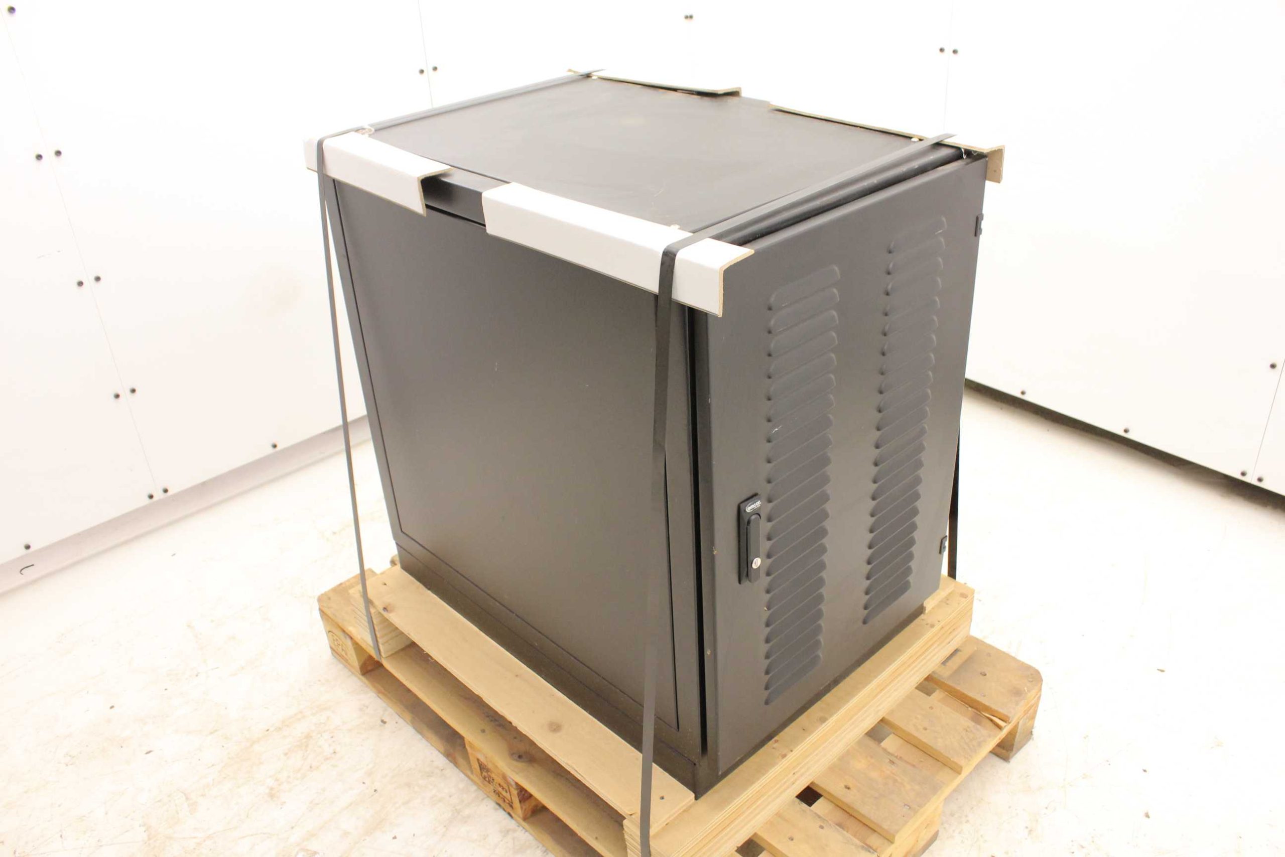 AE Advanced Energy Solar DC Rectifier Power Filter 333kW 1200V DC / 500 Amps - Used - Image 27