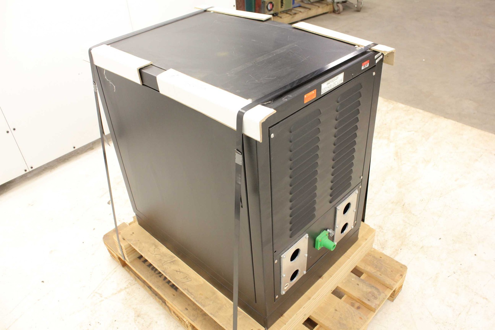 AE Advanced Energy Solar DC Rectifier Power Filter 333kW 1200V DC / 500 Amps - Used - Image 4