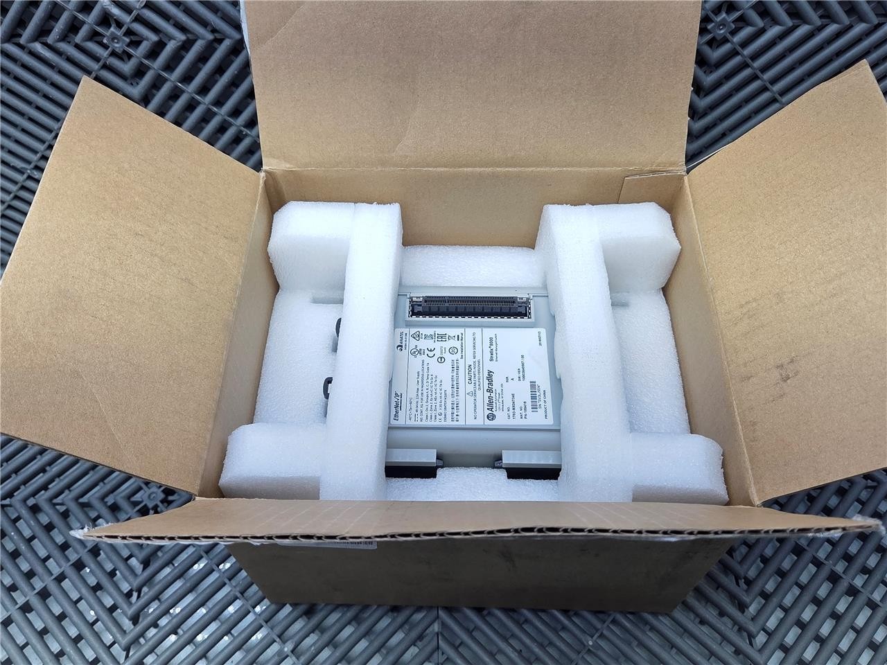 Allen-Bradley 1783-MX04T04E Ser A Managed Ethernet Switch Stratix 8000, US Stock - New other (see details) - Image 5