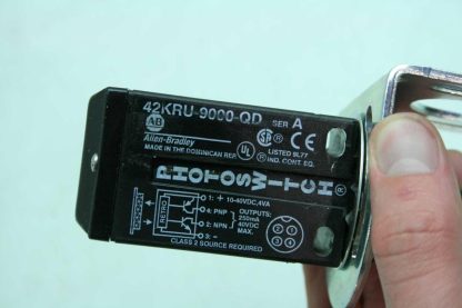 Allen-Bradley 42KRU-9000-QD Photoswitch Industrial Sensors with Cable & Mount - Used - Image 4
