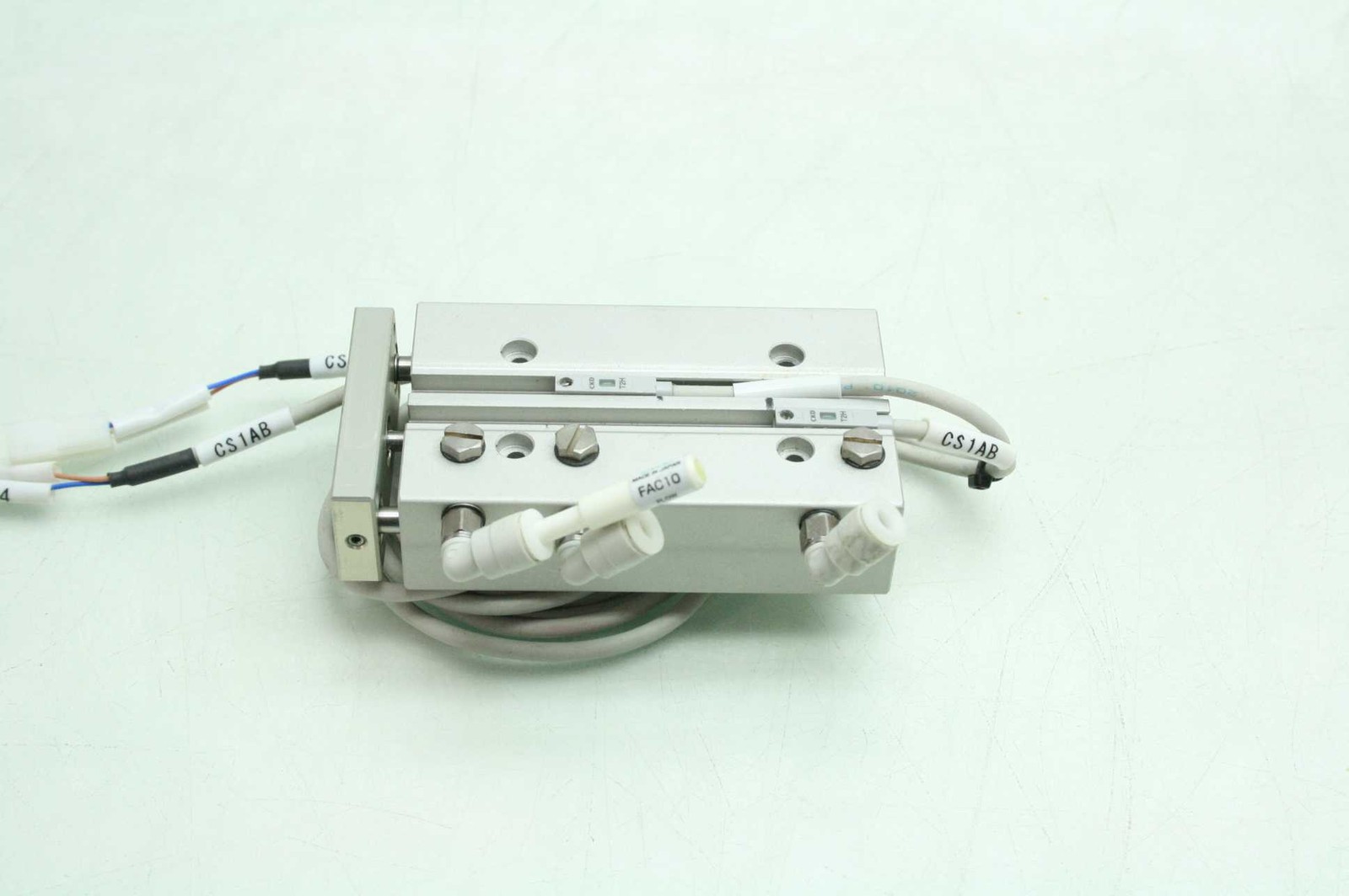CKD STSB-0840-P72 Pneumatic Guided Air Cylinder 8mm Bore x 40mm Stroke CKD T2H - Used - Image 3