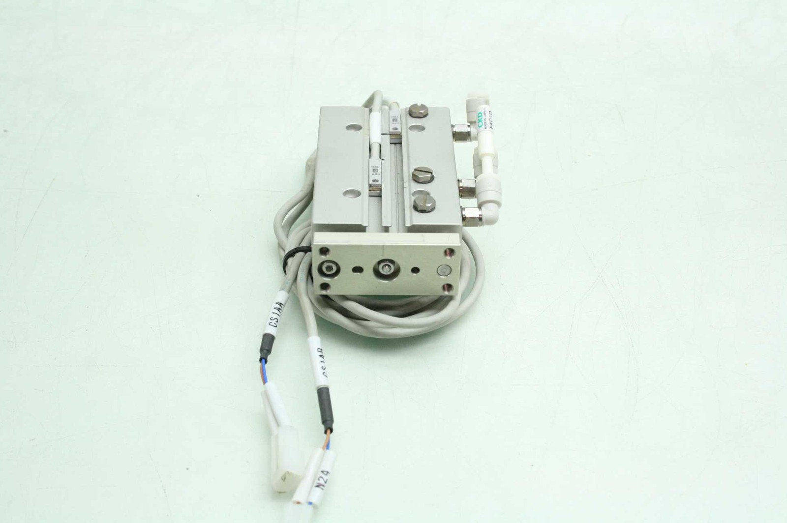 CKD STSB-0840-P72 Pneumatic Guided Air Cylinder 8mm Bore x 40mm Stroke CKD T2H - Used - Image 5