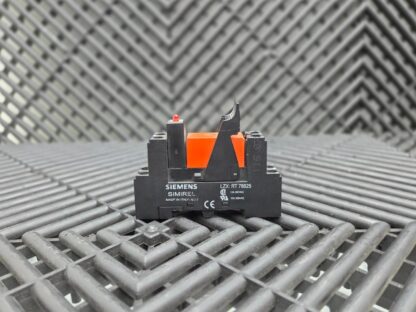 Lot of 5 Siemens LZS:RT4A4L24 Relay Plugs w/ RT424024 Relays - Used - Image 9