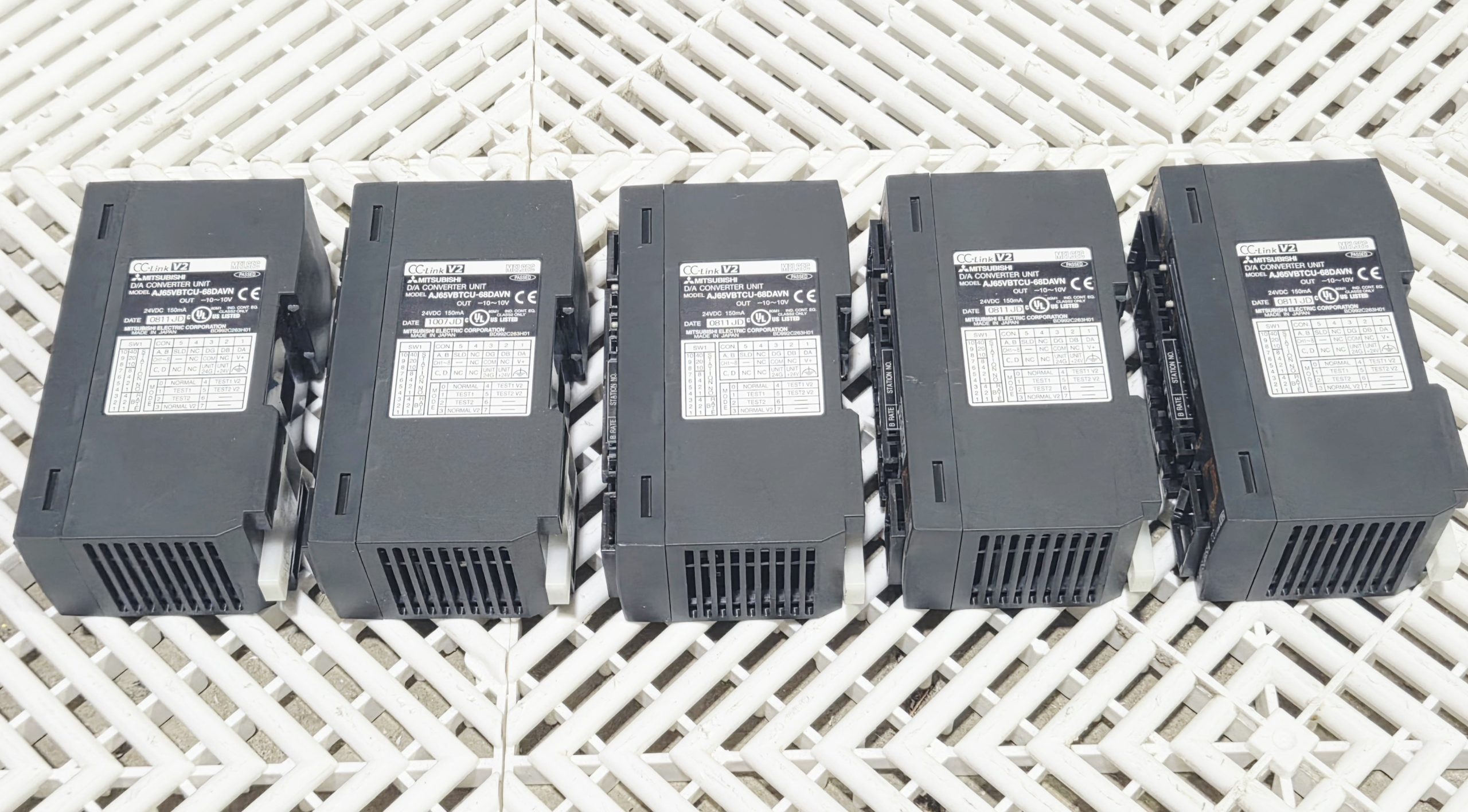 Mitsubishi AJ65VBTCU-68DAVN CC-Link V2 8CH D/A Converter Used Lot of 5 - Used - Image 13