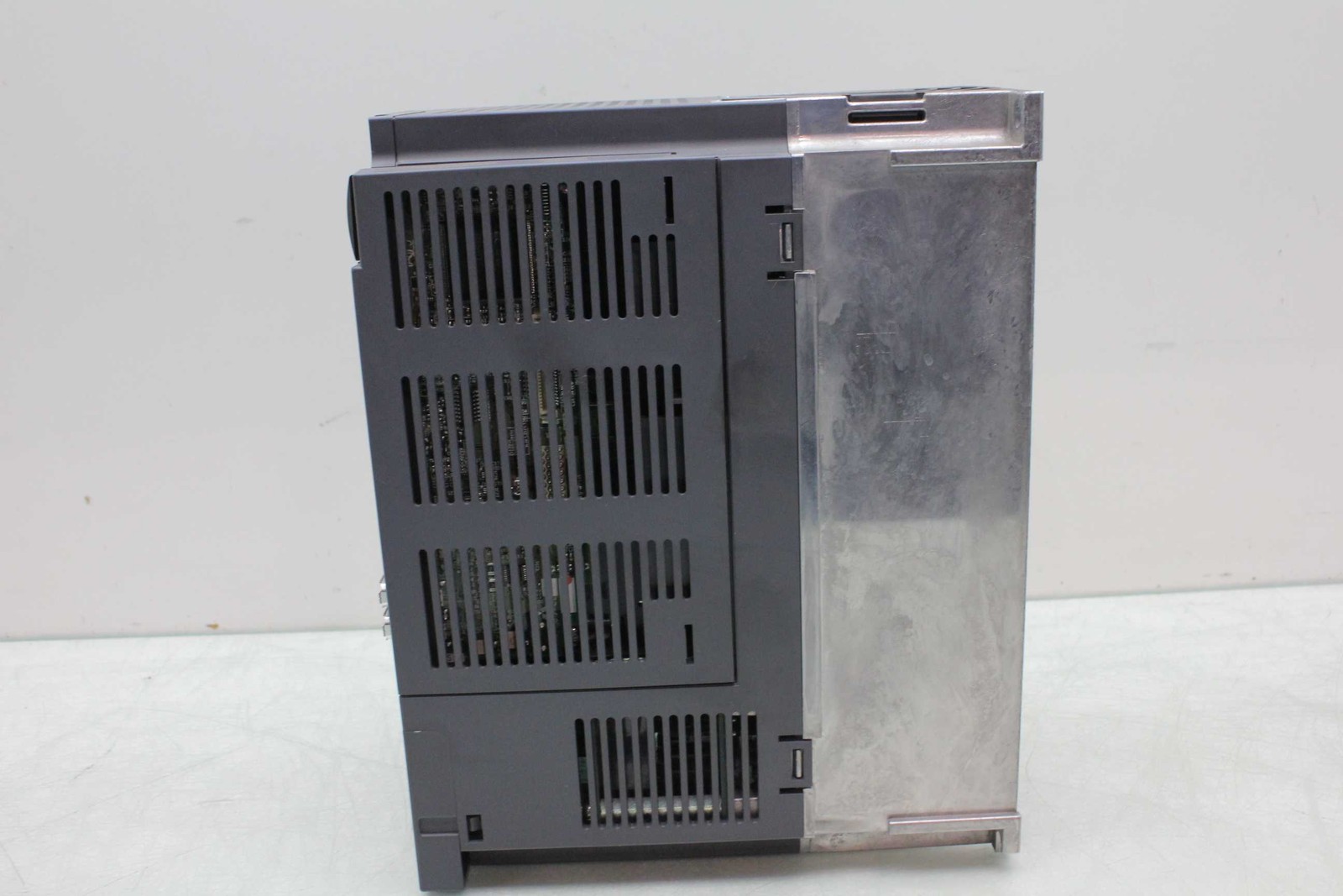 Mitsubishi MR-J3-500B Servo Drive w LM-H2 Linear Magnetic Motor - Used - Image 11