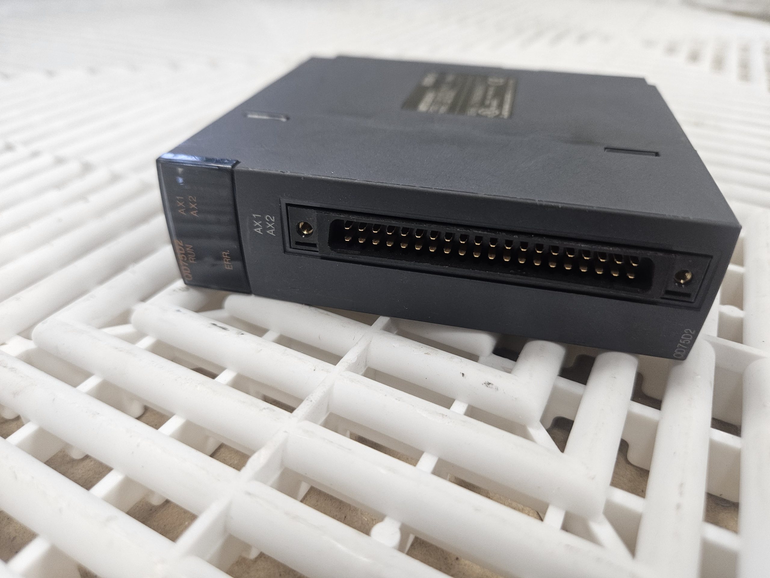 Mitsubishi QD75D2 2-Axis Differential Driver Positioning Module - Used - Image 9