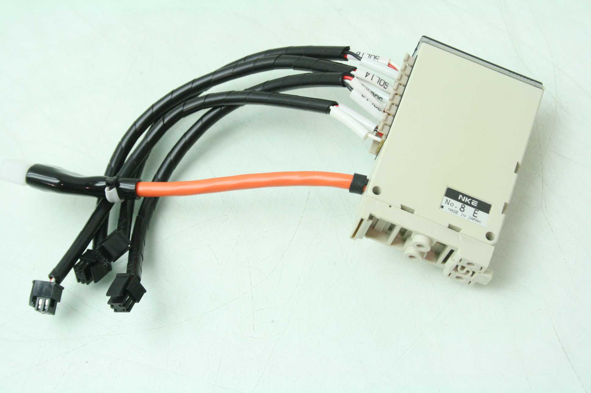 NKE C1P-H08P Digital Output Terminal Module with Cables 8 Output Points 24V DC - Used - Image 11