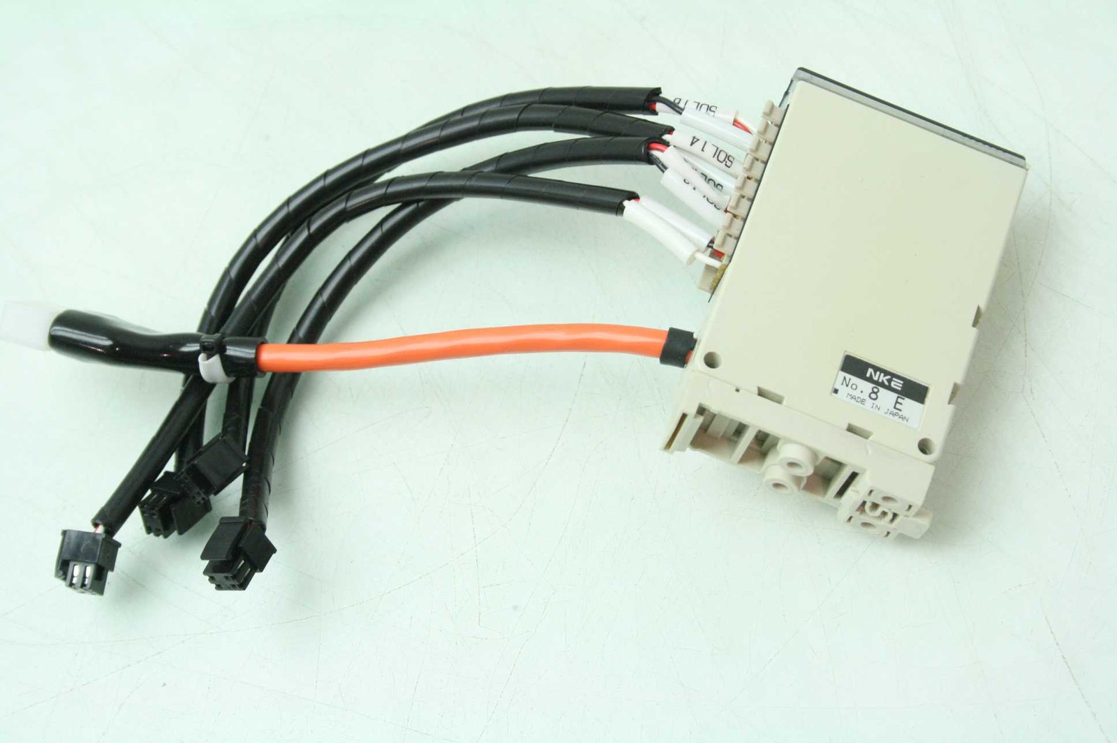 NKE C1P-H08P Digital Output Terminal Module with Cables 8 Output Points 24V DC - Used
