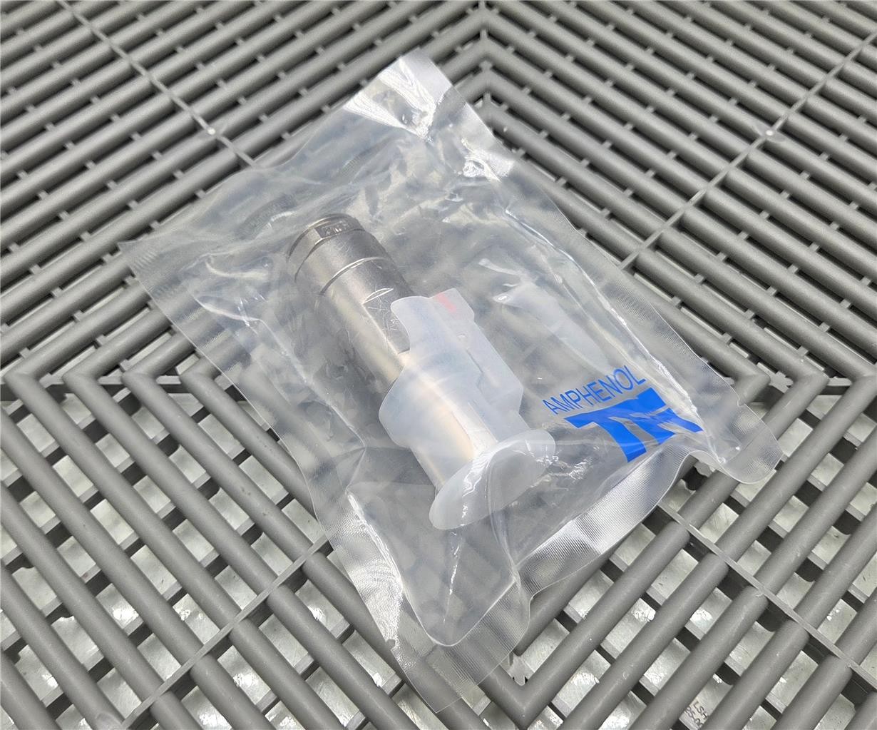 New Amphenol PL18X-301-50 PowerLok Connector - New - Image 3