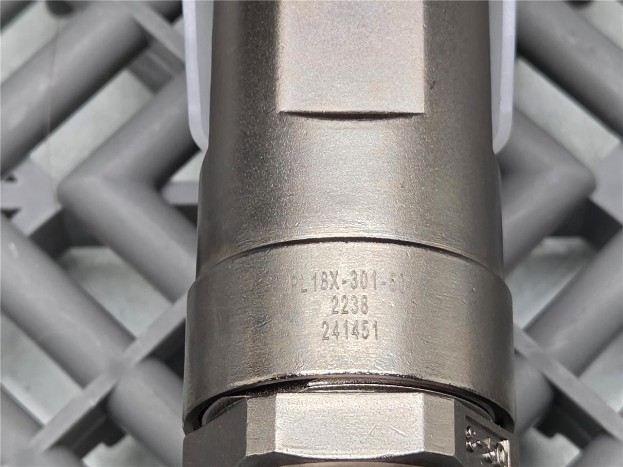 New Amphenol PL18X-301-50 PowerLok Connector - New - Image 6