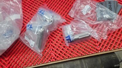 New Amphenol PL28T-301-50 PowerLok Right Angle Connector - New - Image 4
